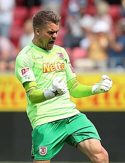 Alexander Meyer hatte mit Jahn Regensburg einen herausragenden Saisonstart (foto: firo)