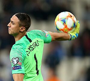 "Odi" Vlachodimos in der EM-Qualifikation mit der griechischen Nationalmannschaft (foto: firo)