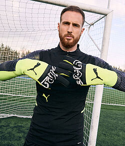 Jan Oblak mit Puma Torwarthandschuhen