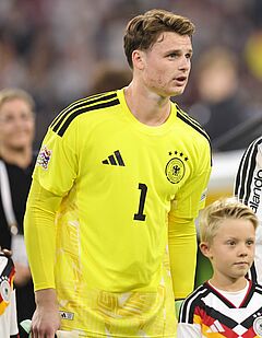 Jonas Urbig wird auch gegen Griechenland im Tor stehen