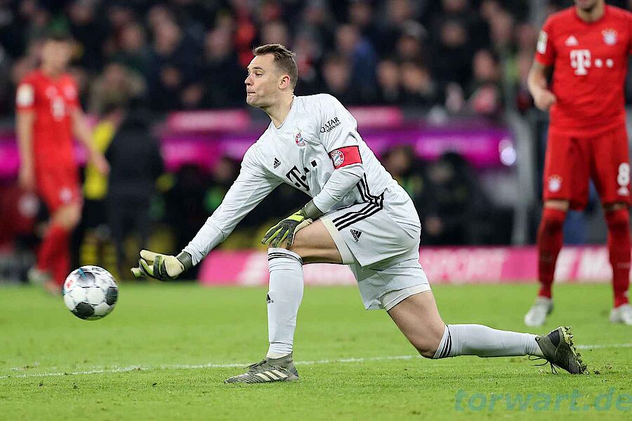 11 Spieltag Bundesliga Saison 2019 2020 Fc Bayern Munchen Borussia Dortmund Torhuter Manuel Neuer Und Roman Burki Torwarthandschuhe Von Adidas Und Nike Torwartanalysen Fotostrecken Und Statistiken Fc Bayern Munchen Borussia Dortmund 4 0