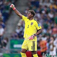 PSG übernimmt Pole-Position bei Parma-Keeper Zion Suzuki