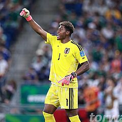 Aston Villa verpflichtet Zion Suzuki