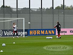 Finn Dahmen im DFB-Torwarttraining vor Griechenland