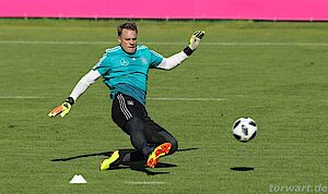 Manuel Neuer im Trainingscamp in Südtirol (Foto: firo)