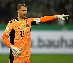 Manuel Neuer mit den neuen adidas Handschuhen