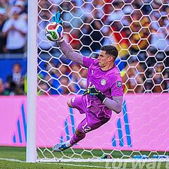 Orlando Gill: Der WM-Aufsteiger auf dem Sprung nach Europa